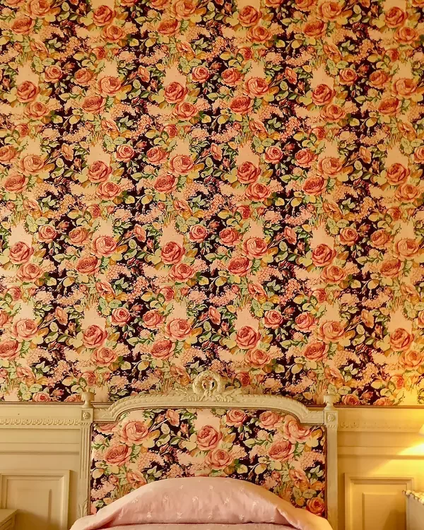 Wallpaper accent wall in bedroom