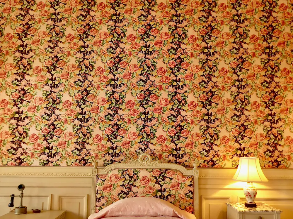 Wallpaper accent wall in bedroom