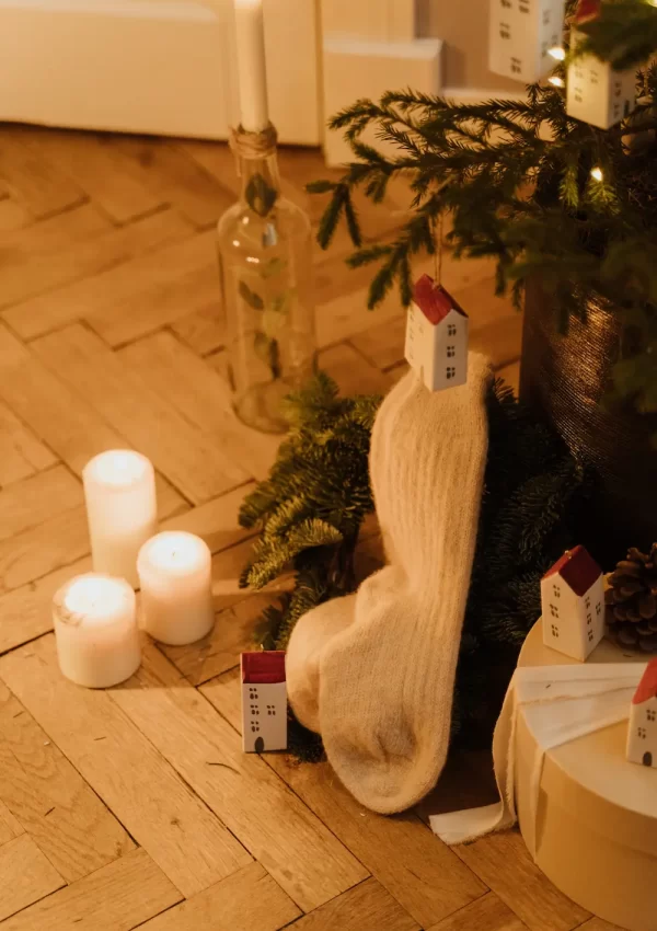 christmas decor in bathroom