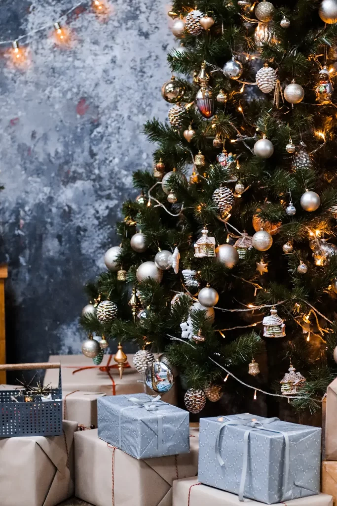 Christmas tree with white and silver theme