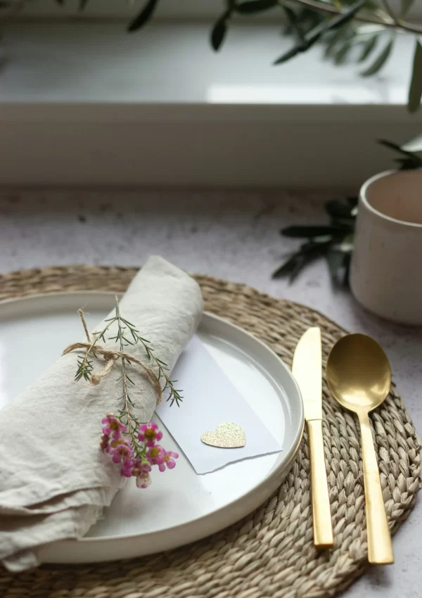Dinner for two: Valentine’s Day dinner table decor