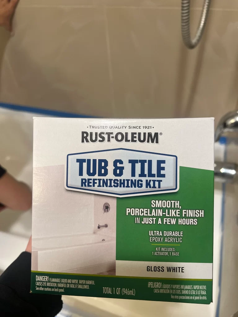 photo of rust-oleum tub and tile refinishing kit in gloss white